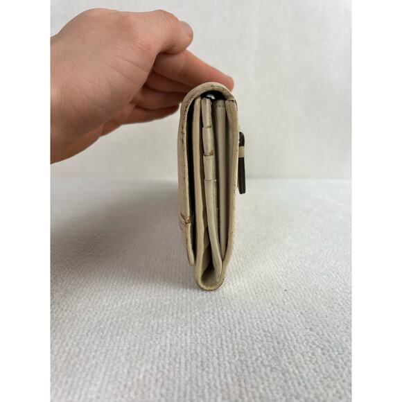 Vintage Coach Leather Cream Trifold Wallet - Picture 3 of 6